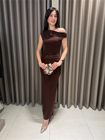 ASKILI BELİ BÜZGÜLÜ ELBİSE KAHVE