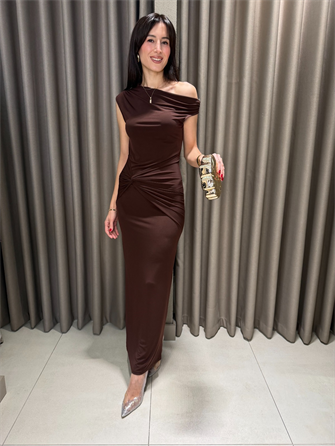 ASKILI BELİ BÜZGÜLÜ ELBİSE KAHVE