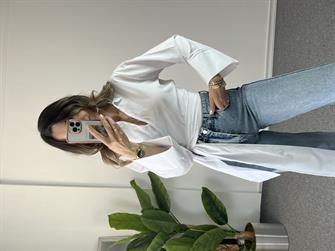 Belden Bağlamalı Geniş Manşet Beyaz Gömlek