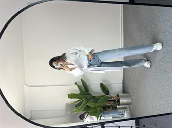 Belden Bağlamalı Geniş Manşet Beyaz Gömlek