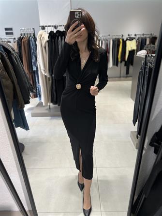 Beli Büzgülü Broş Detay Midi Boy Elbise SİYAH