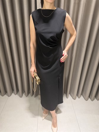 BELİ DRAPELİ MİDİ BOY ELBİSE SİYAH