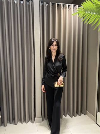 BELİ TOKALI SATEN BLUZ SİYAH 