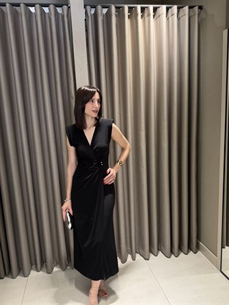 Beli Tokalı V Yaka Elbise SİYAH