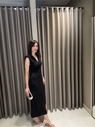 Beli Tokalı V Yaka Elbise SİYAH