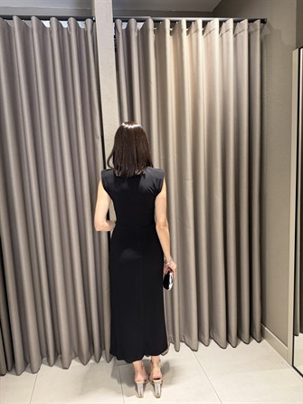 Beli Tokalı V Yaka Elbise SİYAH