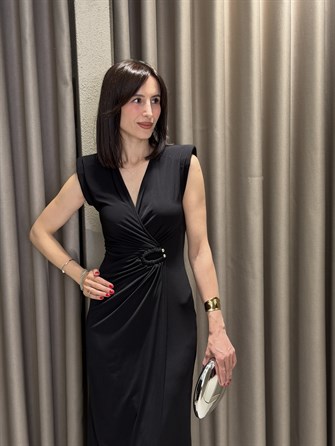 Beli Tokalı V Yaka Elbise SİYAH