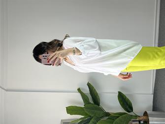 Beyaz Pamuklu Gömlek 