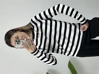 Bisiklet Yaka Siyah Beyaz Çizgili Yumoş Triko