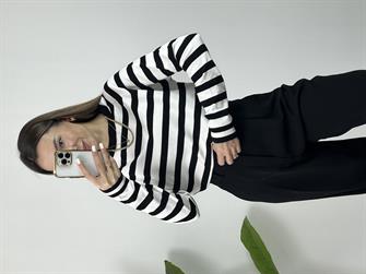 Bisiklet Yaka Siyah Beyaz Çizgili Yumoş Triko
