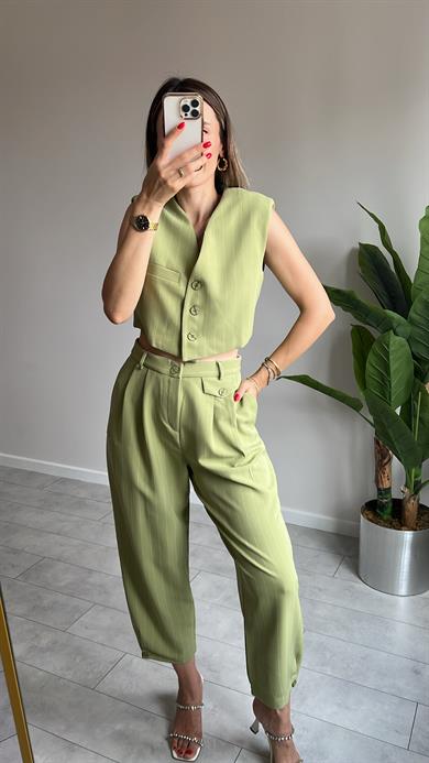 Çizgili Yelekli Takım 