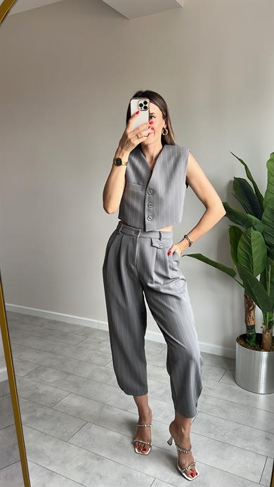 Çizgili Yelekli Takım