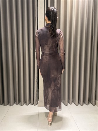 DESENLİ TÜL ELBİSE KAHVE