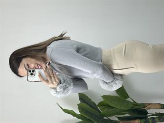 Dilvin Bisiklet Yaka Fonksiyonel Kürklü Düğmeli Crop Gri Hırka