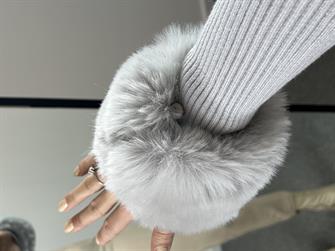 Dilvin Bisiklet Yaka Fonksiyonel Kürklü Düğmeli Crop Gri Hırka