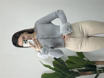 Dilvin Bisiklet Yaka Fonksiyonel Kürklü Düğmeli Crop Gri Hırka