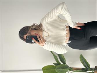 Dilvin Fitilli Yırtık Detay Ekru Crop Kazak