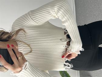 Dilvin Fitilli Yırtık Detay Ekru Crop Kazak