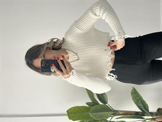 Dilvin Fitilli Yırtık Detay Ekru Crop Kazak