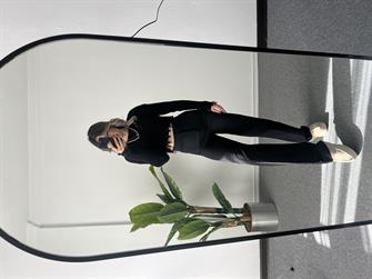 Dilvin Fitilli Yırtık Detay Siyah Crop Kazak