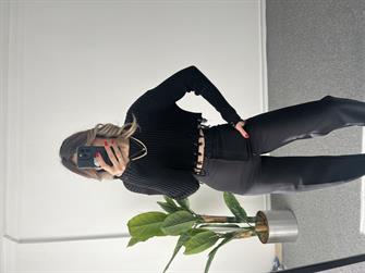 Dilvin Fitilli Yırtık Detay Siyah Crop Kazak