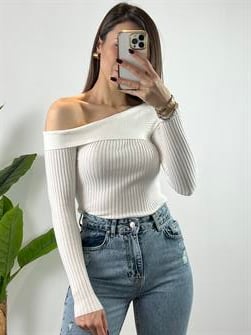 Düşük Omuz Fitilli Yumoş Beyaz Triko