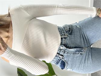 Düşük Omuz Fitilli Yumoş Beyaz Triko