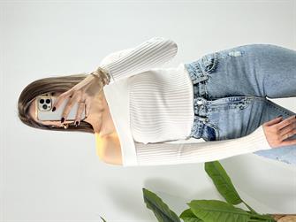 Düşük Omuz Fitilli Yumoş Beyaz Triko