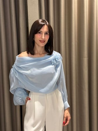 Düşük Omuz Gül Detay Şifon Bluz MAVİ