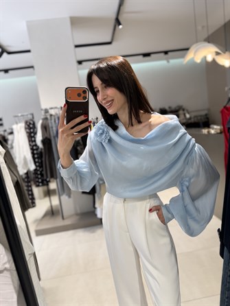 Düşük Omuz Gül Detay Şifon Bluz MAVİ