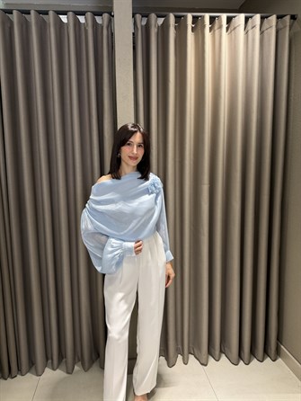 Düşük Omuz Gül Detay Şifon Bluz MAVİ