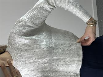 Gümüş Varaklı Saç Örgü Crop Kazak