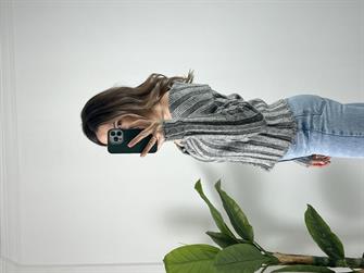 Kayık Yaka Çizgili Fermuarlı Gri Hırka