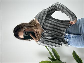 Kayık Yaka Çizgili Fermuarlı Gri Hırka