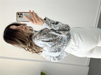 Kemerli Beyaz Yüksek Bel Kumaş Pantolon