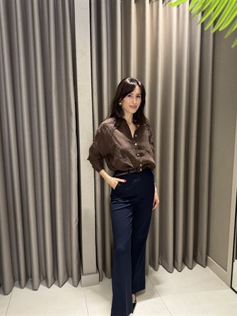 KEMERLİ FLARE KUMAŞ PANTOLON LACİVERT