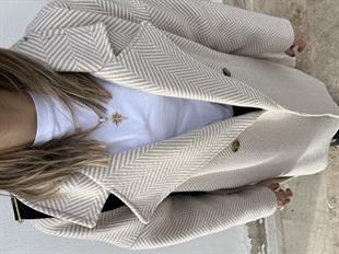 Krem Beyaz Balık Sırtı Desen Kaban