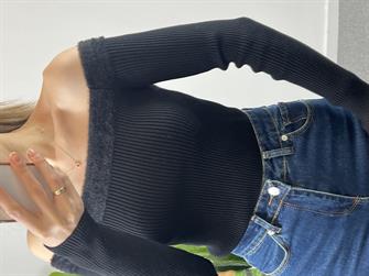 Madonna Yaka Kürklü Crop Siyah Kazak