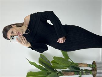 Madonna yaka siyah triko elbise