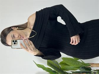 Madonna yaka siyah triko elbise