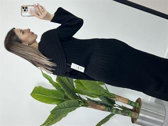 Madonna yaka siyah triko elbise