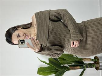 Madonna yaka vizon triko elbise