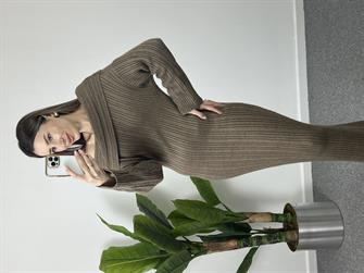 Madonna yaka vizon triko elbise