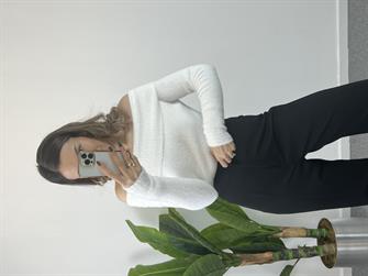 Madonna yaka yumoş beyaz kazak