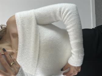 Madonna yaka yumoş beyaz kazak