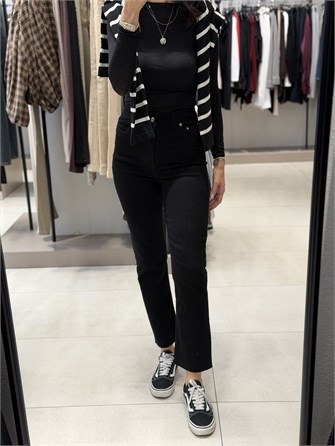 Marka Model Momfit Jean 001 SİYAH