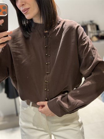 Marka Muadili Düğme Detay Gömlek KAHVE