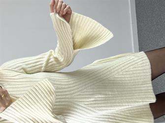 Marka muadili krem triko elbise