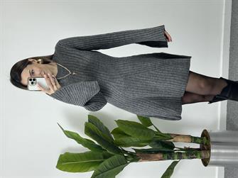 Marka muadili gri triko elbise