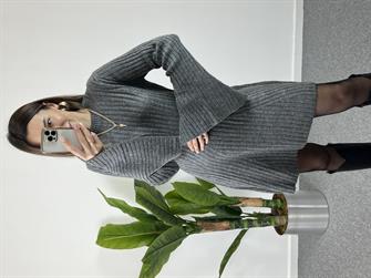 Marka muadili gri triko elbise